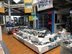 Alt="mueble exhibidor de herramienta agroindustrial"