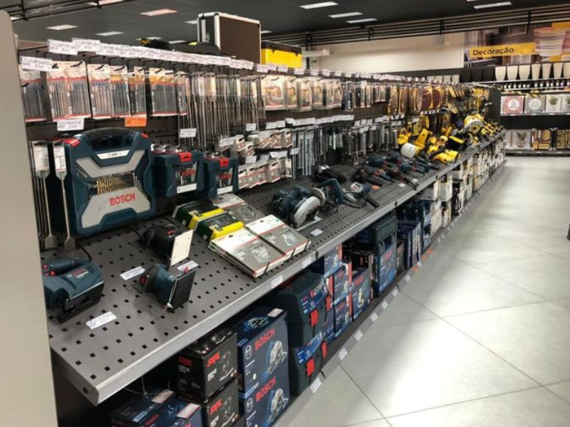 Fábrica de muebles en Bogotá 21 alt="exhibidor de herramienta para negocio"