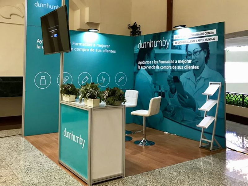 Vitrina comercial en madera y metal a medida