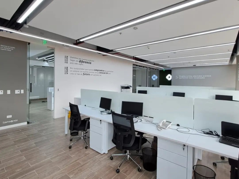 Escritorio con cajonera para oficina